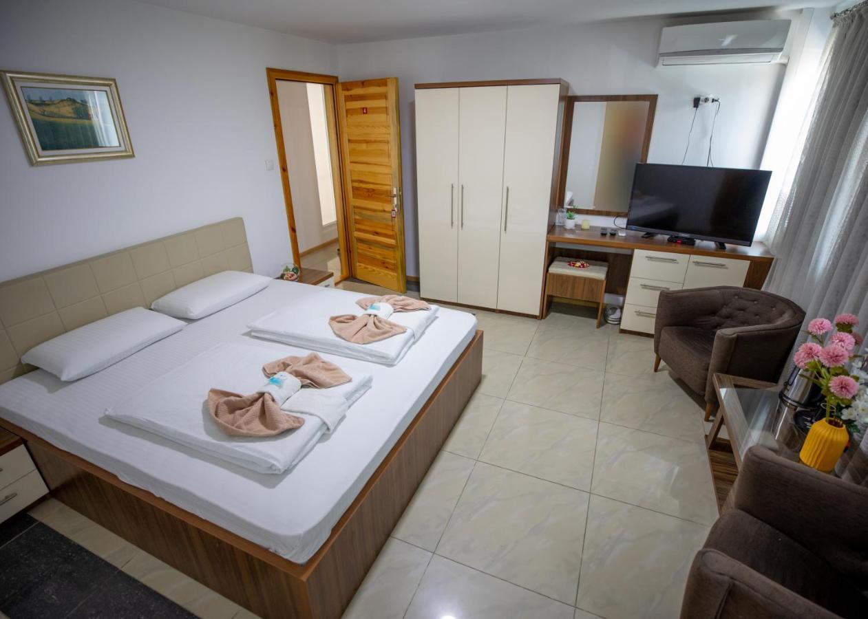 Guest House Agropapuk Šid Eksteriør bilde